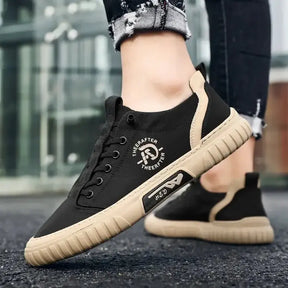 Tênis Casual Masculino Romenzi RZ333, confeccionado com material premium, sola anti penetração e conforto prolongado para rotinas exigentes.