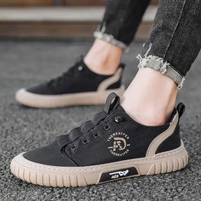 Tênis Casual Masculino Romenzi RZ333, confeccionado com material premium, sola anti penetração e conforto prolongado para rotinas exigentes.