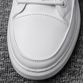 Tênis Masculino de Couro Fashion Romenzi RZ331, couro premium, design exclusivo, costura reforçada e sola antiderrapante para estilo e segurança.