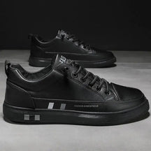 Tênis Masculino de Couro Fashion Romenzi RZ331, couro premium, design exclusivo, costura reforçada e sola antiderrapante para estilo e segurança.