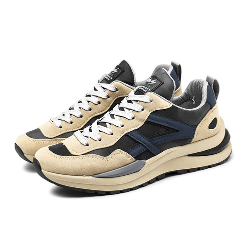 O Tênis Masculino Romenzi RZ383 está disponível em bege e cinza, com acabamento em couro e camurça, palmilha em látex e sola antiderrapante segura.