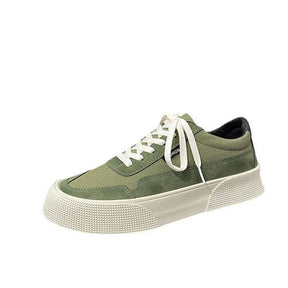 Tênis masculino em camurça Romenzi RZ389 com design minimalista, sola em borracha, fecho em cadarço e acabamento elegante para estilo casual refinado.