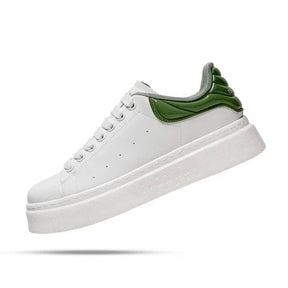 Tênis Masculino Romenzi RZ394 feito em couro premium, com design moderno, sola de borracha reta e estilo minimalista sofisticado.
