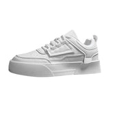 Tênis Masculino Romenzi RZ398 em couro premium com acabamento refinado, sola reta em borracha e visual elegante para looks casuais e sofisticados.