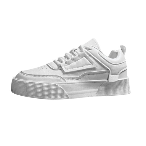 Tênis Masculino Romenzi RZ398 em couro premium com acabamento refinado, sola reta em borracha e visual elegante para looks casuais e sofisticados.