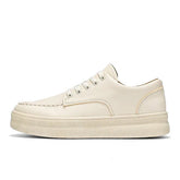 Tênis Masculino em Couro Romenzi RZ401 com acabamento refinado, sola reta, detalhes modernos e ajuste perfeito para estilo urbano com elegância.