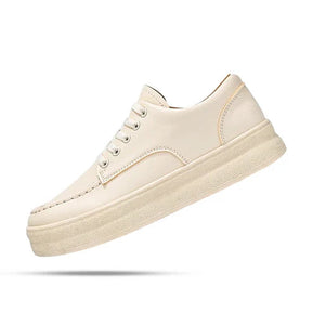 Tênis Masculino em Couro Romenzi RZ401 com acabamento refinado, sola reta, detalhes modernos e ajuste perfeito para estilo urbano com elegância.