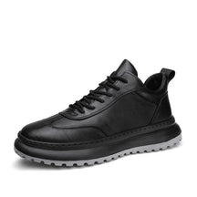 Tênis Masculino em Couro Romenzi RZ402 com estilo contemporâneo, acabamento premium, sola reta e ajuste confortável para visuais sofisticados.