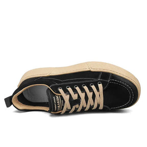 Tênis Masculino em Couro Romenzi RZ404 com acabamento elegante, sola reta, cadarço ajustável e detalhes refinados para looks modernos e urbanos.
