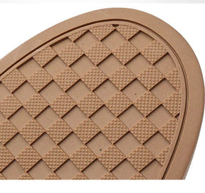 Tênis Masculino em Couro Romenzi RZ405 com acabamento premium, sola reta, detalhes minimalistas e ajuste confortável para estilo moderno e versátil.