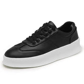 Tênis Masculino Romenzi RZ419 em couro legítimo preto ou caramelo com acabamento artesanal, palmilha respirável e sola segura para estilo e conforto.