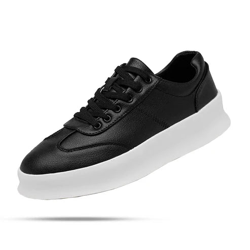Tênis Masculino Romenzi RZ419 em couro legítimo preto ou caramelo com acabamento artesanal, palmilha respirável e sola segura para estilo e conforto.