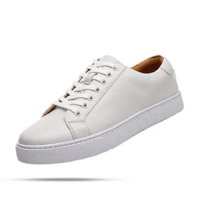 Tênis Masculino Romenzi RZ426 em couro premium nas cores branco, preto e marrom, com estilo clean, confortável e solado de borracha resistente.