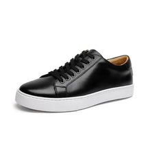 Tênis Masculino Romenzi RZ426 em couro premium nas cores branco, preto e marrom, com estilo clean, confortável e solado de borracha resistente.
