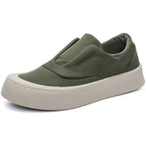 Tênis masculino Romenzi RZ392 com estrutura reforçada, tecido respirável, sola de borracha e visual moderno, ideal para looks casuais elegantes.