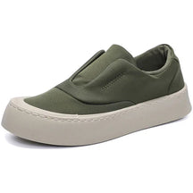 Tênis masculino Romenzi RZ392 com estrutura reforçada, tecido respirável, sola de borracha e visual moderno, ideal para looks casuais elegantes.