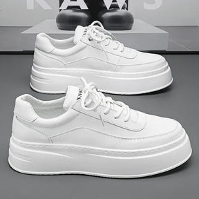 Tênis Masculino Romenzi RZ396 em materiais premium com design moderno, sola de borracha reta e estilo minimalista para looks versáteis e urbanos.