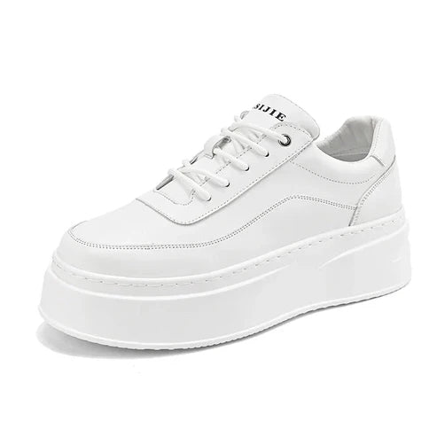 Tênis Masculino Romenzi RZ396 em materiais premium com design moderno, sola de borracha reta e estilo minimalista para looks versáteis e urbanos.