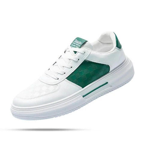 Tênis Masculino Romenzi RZ418 em poliuretano com cadarço ajustável, sola aderente e palmilha macia em EVA para visuais casuais com sofisticação.