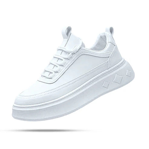 Tênis Masculino Romenzi RZ420 nas cores branco ou marrom com design elegante, palmilha em EVA e sola TPR para conforto e segurança no dia a dia.