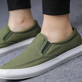 Tênis Masculino Slip On Romenzi RZ406 com tecido de alta densidade, palmilha confortável e design moderno para estilo casual com elegância.
