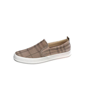 Tênis Masculino Slip On Romenzi RZ407 em preto, cinza, bege e verde musgo, com visual contemporâneo e acabamento que oferece conforto e leveza.