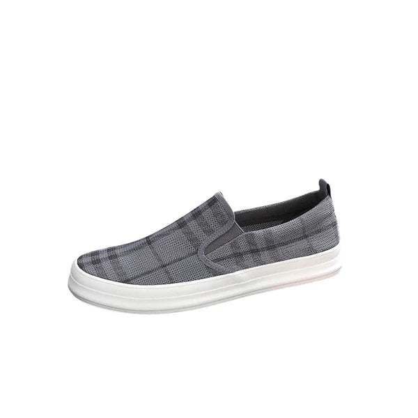 Tênis Masculino Slip On Romenzi RZ407 em preto, cinza, bege e verde musgo, com visual contemporâneo e acabamento que oferece conforto e leveza.