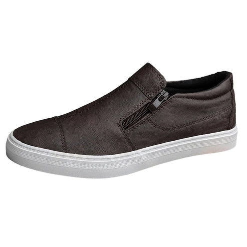 Tênis Masculino Romenzi RZ424 em couro preto com design Slip On, zíper lateral, palmilha macia e forro ventilado para praticidade e elegância diárias.