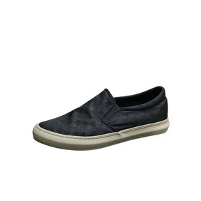 Tênis Masculino Slip On Romenzi RZ427 com design elegante, tecido resistente, palmilha macia e cores versáteis para diferentes estilos.