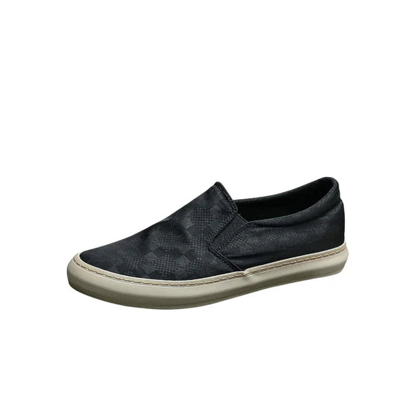 Tênis Masculino Slip On Romenzi RZ427 com design elegante, tecido resistente, palmilha macia e cores versáteis para diferentes estilos.