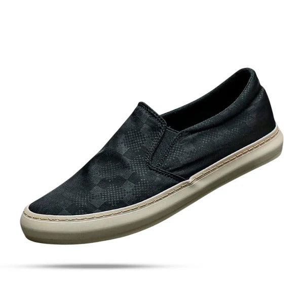 Tênis Masculino Slip On Romenzi RZ427 com design elegante, tecido resistente, palmilha macia e cores versáteis para diferentes estilos.
