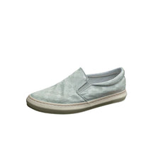 Tênis Masculino Slip On Romenzi RZ427 com design elegante, tecido resistente, palmilha macia e cores versáteis para diferentes estilos.