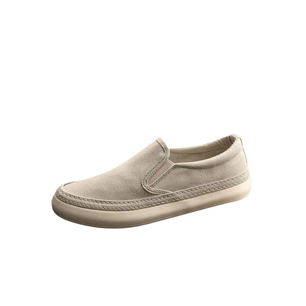 Tênis masculino Romenzi RZ430 na versão slip on, exibido em verde musgo, com design moderno, palmilha em PU e fechamento sem cadarço.