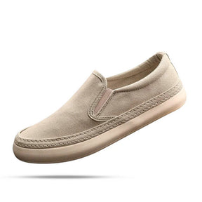 Tênis masculino Romenzi RZ430 na versão slip on, exibido em verde musgo, com design moderno, palmilha em PU e fechamento sem cadarço.