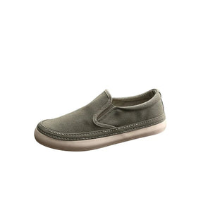 Tênis masculino Romenzi RZ430 na versão slip on, exibido em verde musgo, com design moderno, palmilha em PU e fechamento sem cadarço.