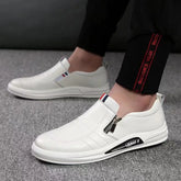 Tênis Masculino Slip On Romenzi RZ336, sem cadarço, com palmilha em EVA e solado antiderrapante para conforto e segurança.
