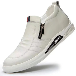 Tênis Masculino Slip On Romenzi RZ336, sem cadarço, com palmilha em EVA e solado antiderrapante para conforto e segurança.