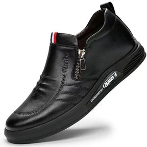Tênis Masculino Slip On Romenzi RZ336, sem cadarço, com palmilha em EVA e solado antiderrapante para conforto e segurança.