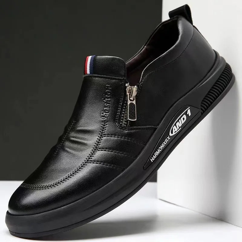 Tênis Masculino Slip On Romenzi RZ336, sem cadarço, com palmilha em EVA e solado antiderrapante para conforto e segurança.